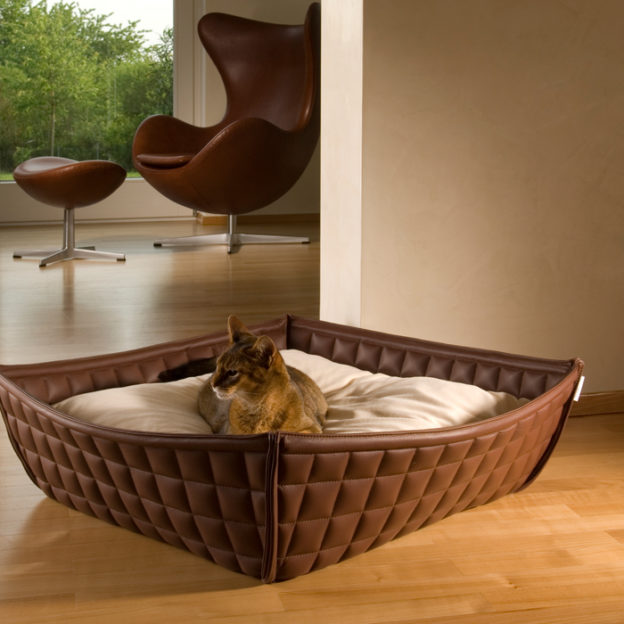 Exclusive designer cat basket RONDO made of leather | pet.interiors